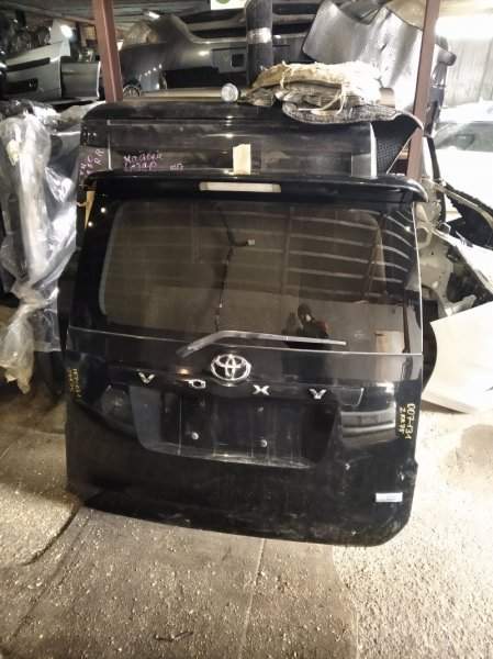 Дверь пятая   TOYOTA VOXY ZRR75  (Тойота Вокси) ЧЕРНЫЙ
