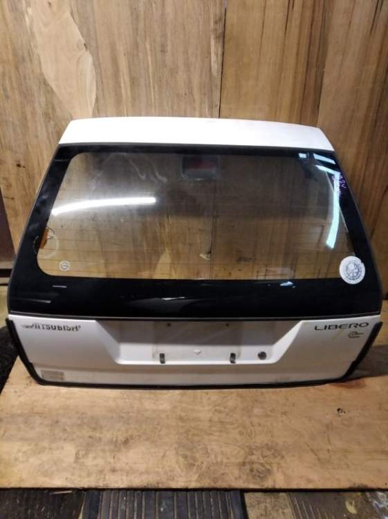 Дверь 5-я Mitsubishi Libero CB2V   W83