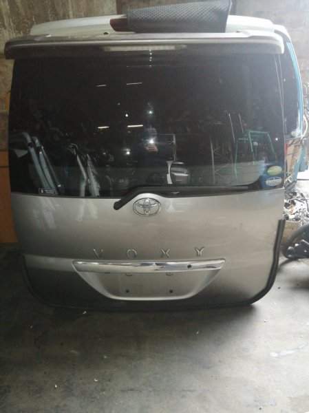 Дверь пятая   TOYOTA VOXY . NOAH AZR60, AZR65  (Тойота Вокси .Ноах) серый