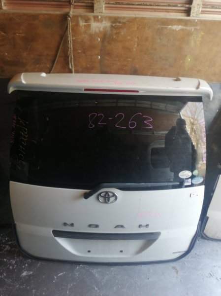 Дверь пятая   TOYOTA NOAH AZR60  (Тойота Ноах) перламутр