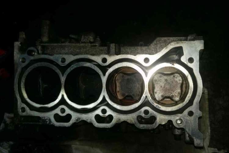 блок двигателя 2ZR TOYOTA ALLION ZRT265 (тойота аллион )
