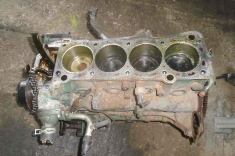 блок двигателя 3RZ TOYOTA REGIUS RCH47 (Тойота Региус )