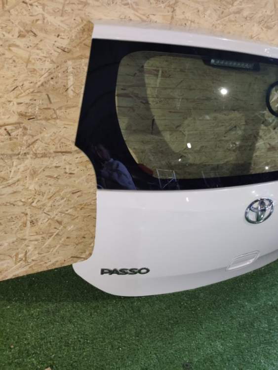Дверь 5-я Toyota Passo KGC30  белый