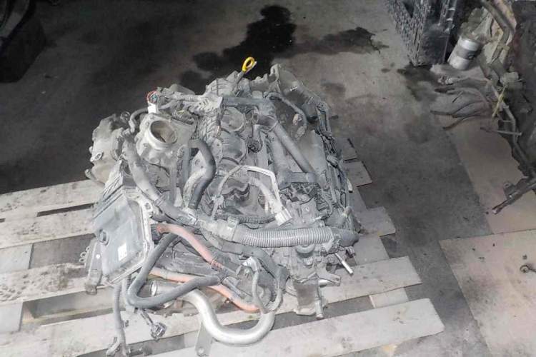 блок двигателя 2ZR TOYOTA PRIUS ZVW30 (тойота приус)