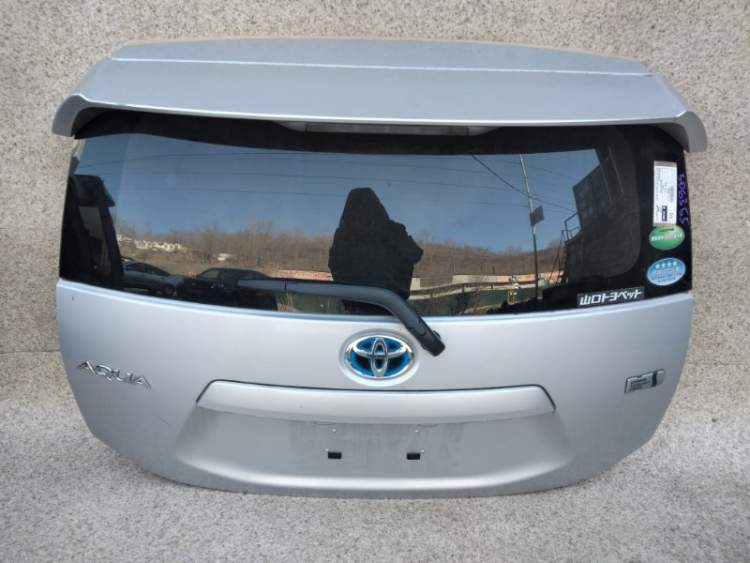 Дверь пятая на TOYOTA AQUA NHP10 СЕРЕБРО