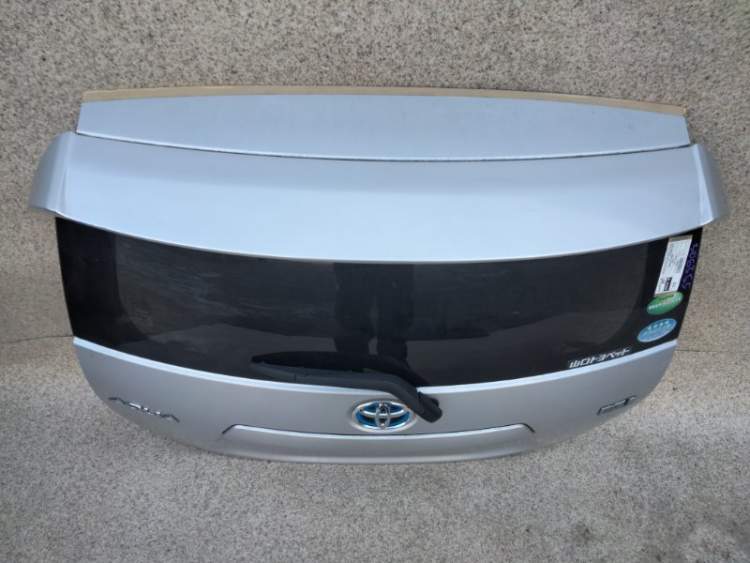 Дверь пятая на TOYOTA AQUA NHP10 СЕРЕБРО