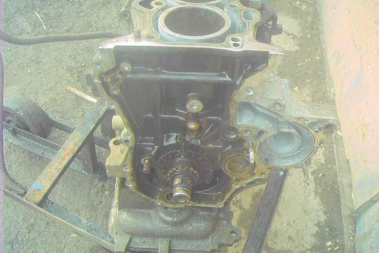 блок двигателя 1NZFXE TOYOTA PRIUS NHW11,  NHW10 (тойота приус)
