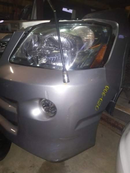 Ноускат   TOYOTA  NOAH AZR65  (Тойота Ноах) серебро
