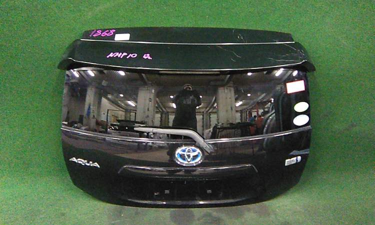дверь пятая на 1nz-fxe TOYOTA AQUA nhp10 (Тойота Аква) черный задняя   