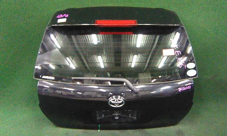 дверь пятая на 1nz-fxe TOYOTA COROLLA FIELDER nke165 (Тойота Королла Филдер) черный задняя   