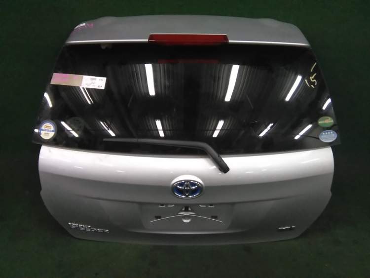 дверь пятая на 1nz-fxe TOYOTA COROLLA FIELDER nke165 (Тойота Королла Филдер) серый задняя   