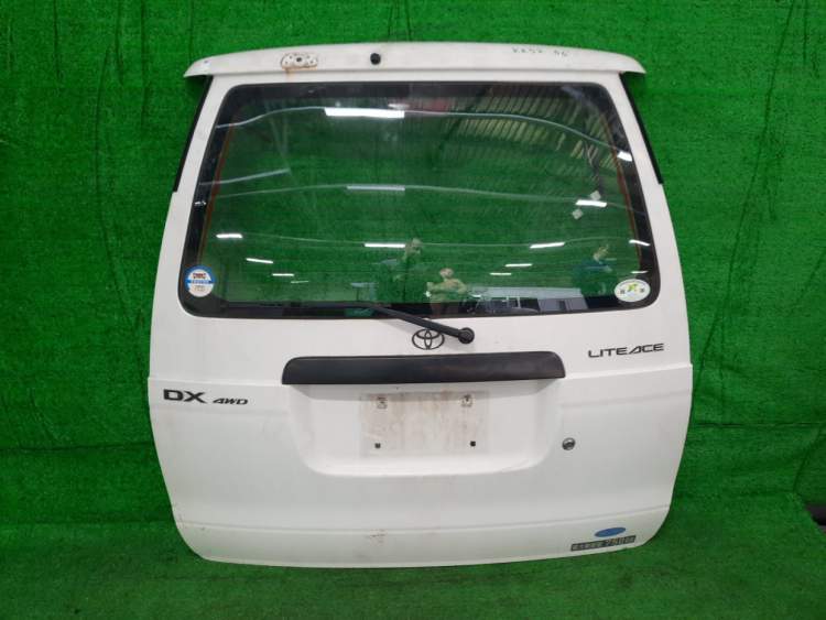 ДВЕРЬ ПЯТАЯ НА TOYOTA LITEACE KR52   БЕЛЫЙ