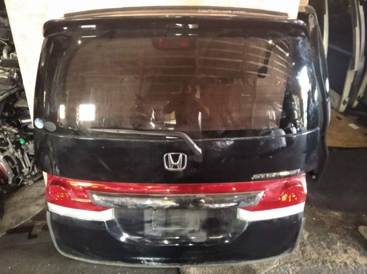 Дверь 5-я Honda Stepwagon RG1 K20A  черный 4V8