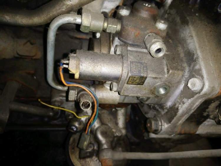 Тнвд на Isuzu ELF NPR81 4HL1T