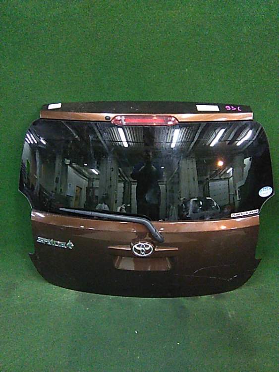 дверь пятая на 1nz-fe TOYOTA SPADE ncp141 (Тойота Спэйд) коричневый задняя   